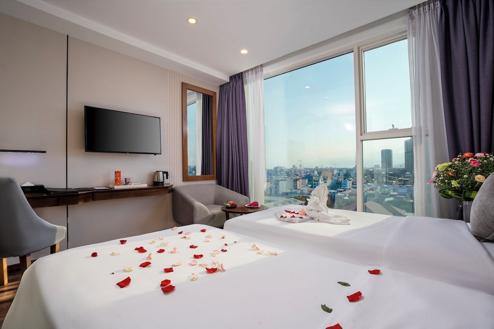Royal Lotus Hotel Danang 61/69