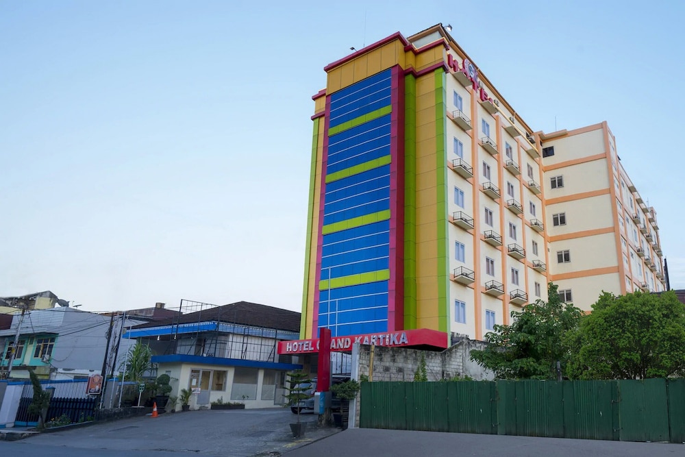 Hotel Grand Kartika 1/63
