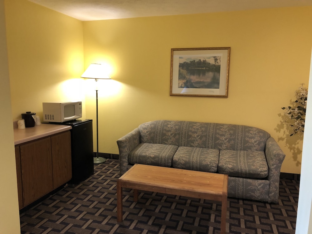 Sky Lodge Inn Suites 20/34