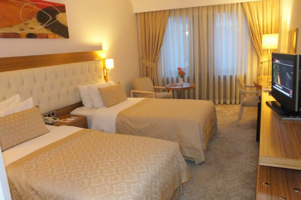 COMFORT, TWIN BEDS