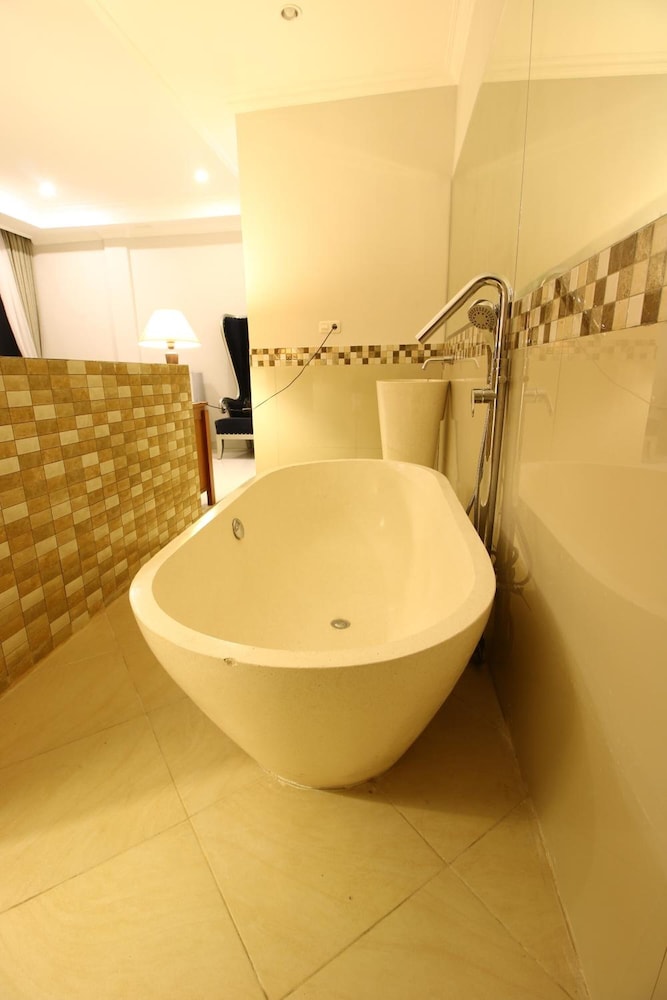 Hotel Wahyu Dana 44/46