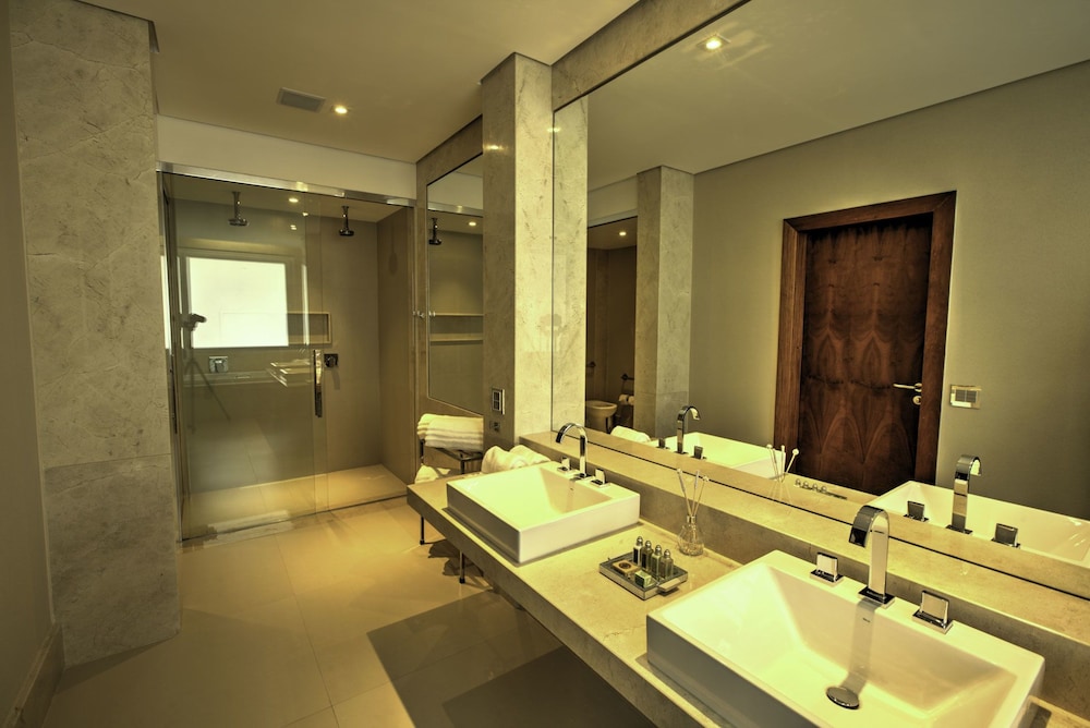 DAJ RESORT AND MARINA 48/49