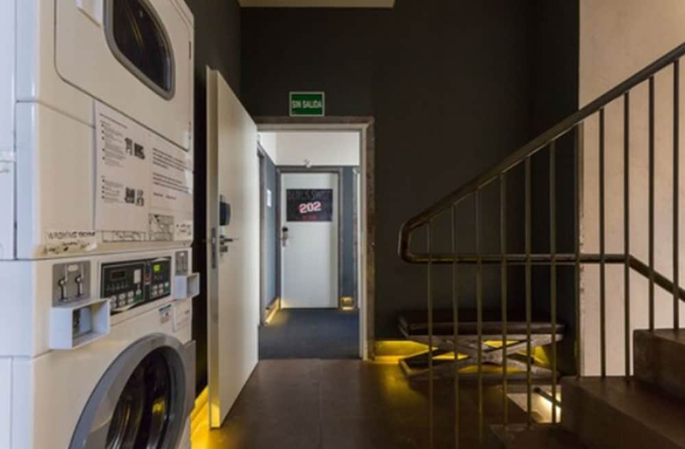 Black Swan Hostel Sevilla 53/62