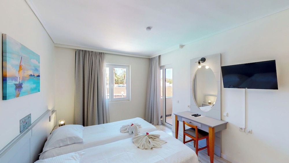 Chrispy Beach Resort 6/43