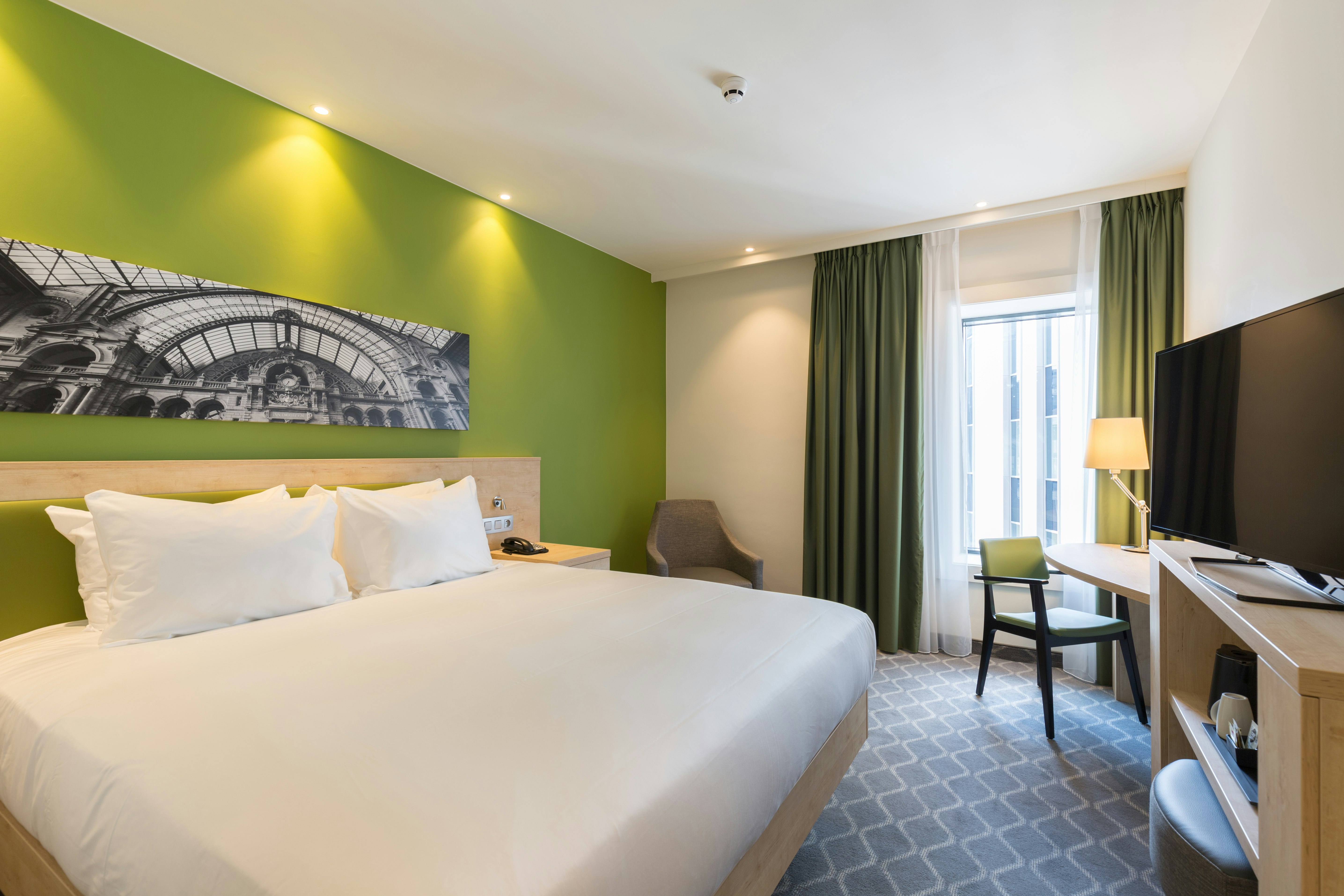 ROOM, KING BED