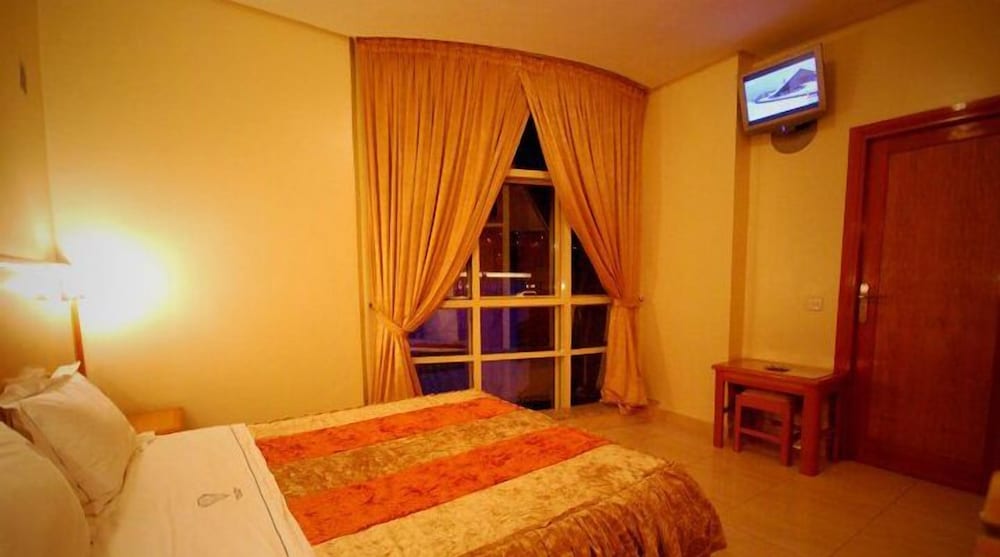 Hotel La Perla 10/21