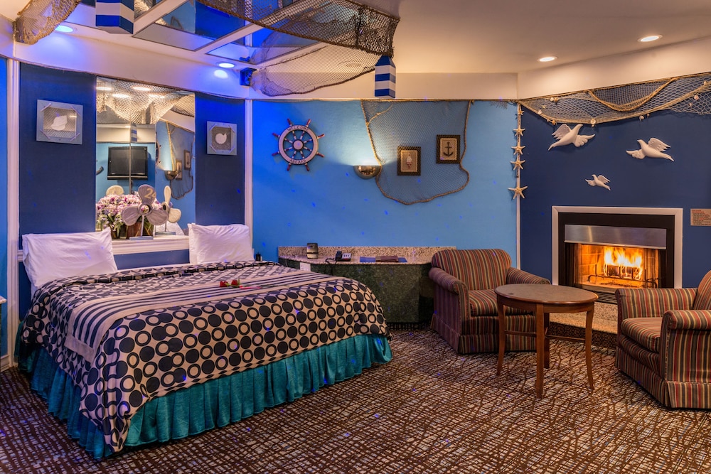 Theme, Romantic, Blue, Suite, King Bed, Jetted Tub