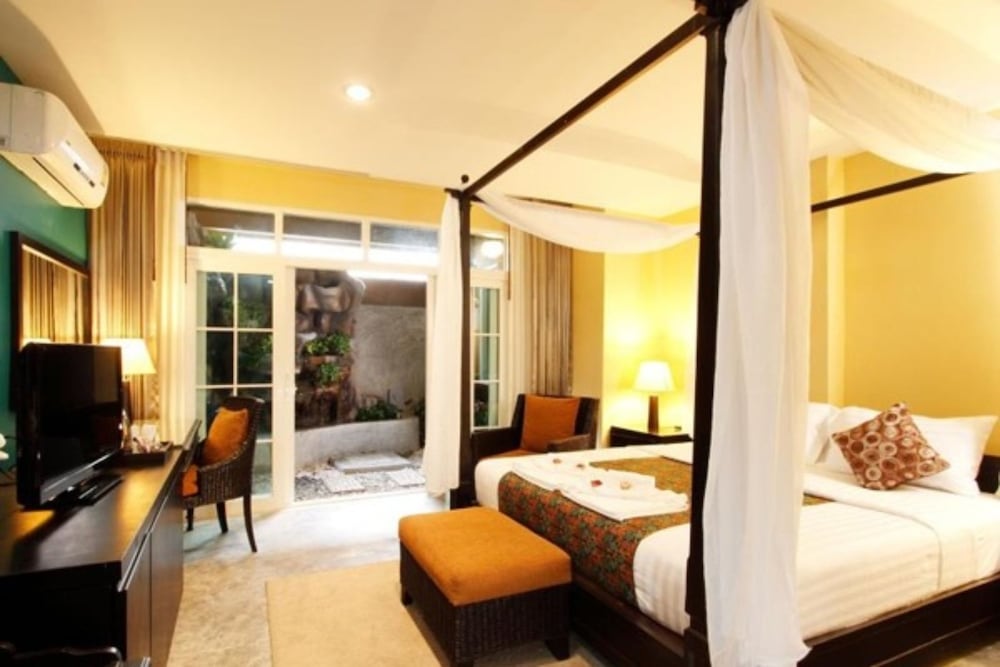 Baan Phuanda Phuket 23/79