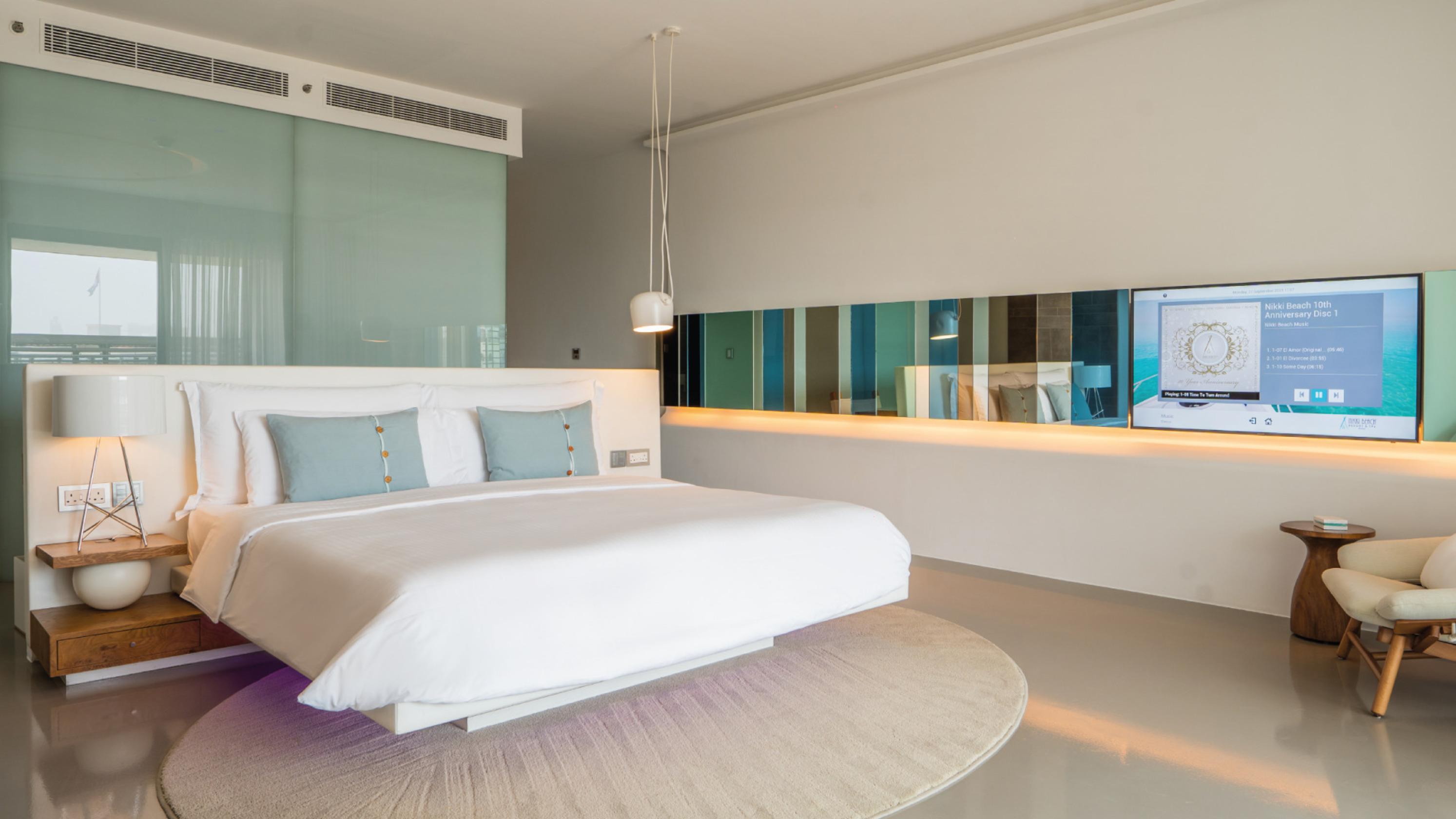 Luux Skyline View Room