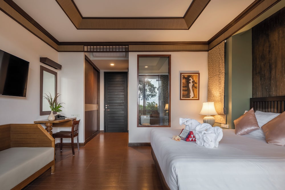 PANORAMIC, KING BED, OCEAN FRONT