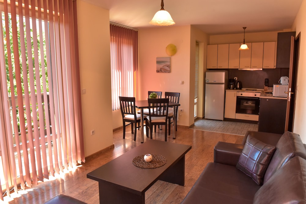 Bojur & Bojurland Apartment Complex 32/50