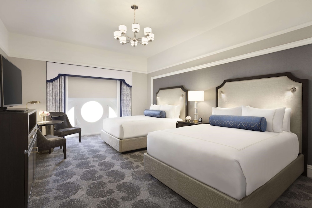 FAIRMONT, 2 QUEEN BEDS