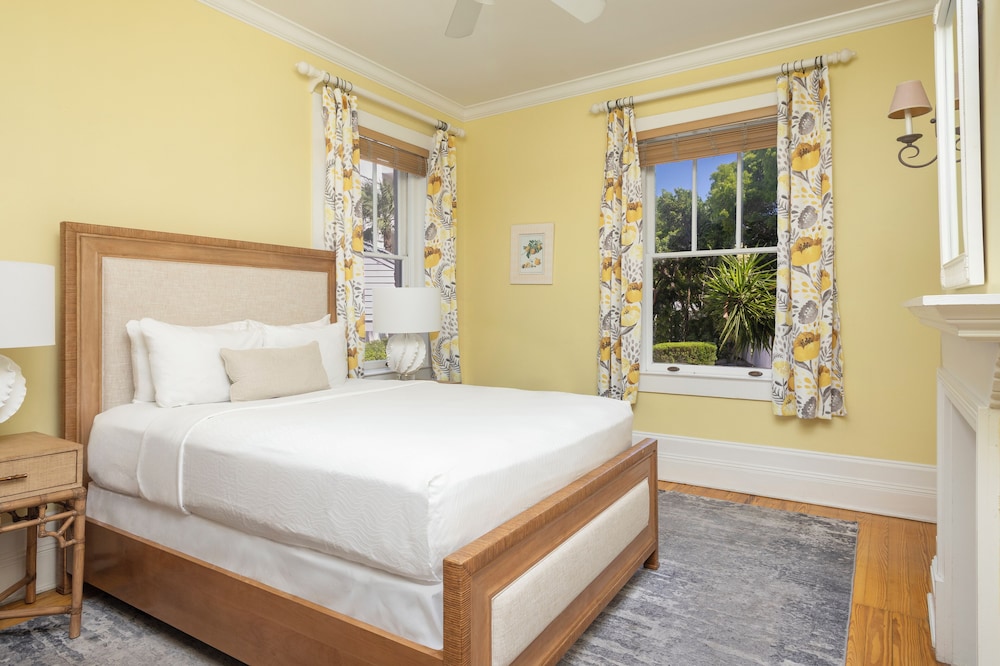 DELUXE, QUEEN BED, ACCESSIBLE