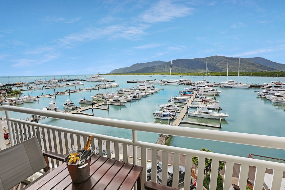 Shangri La the Marina Cairns 7/74