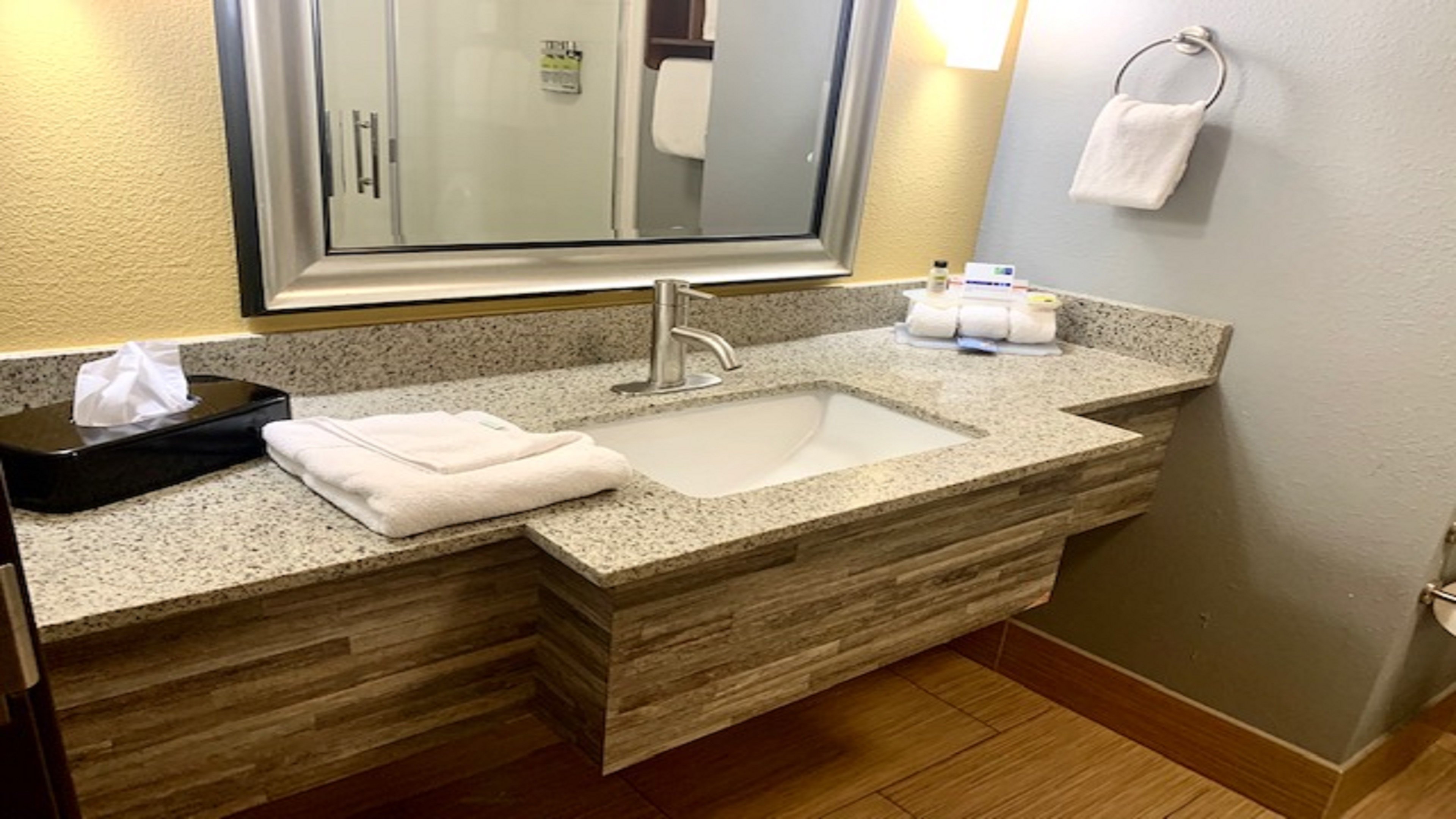 Holiday Inn Express Hotel and Suites Perry-National Fairground Area 63/68