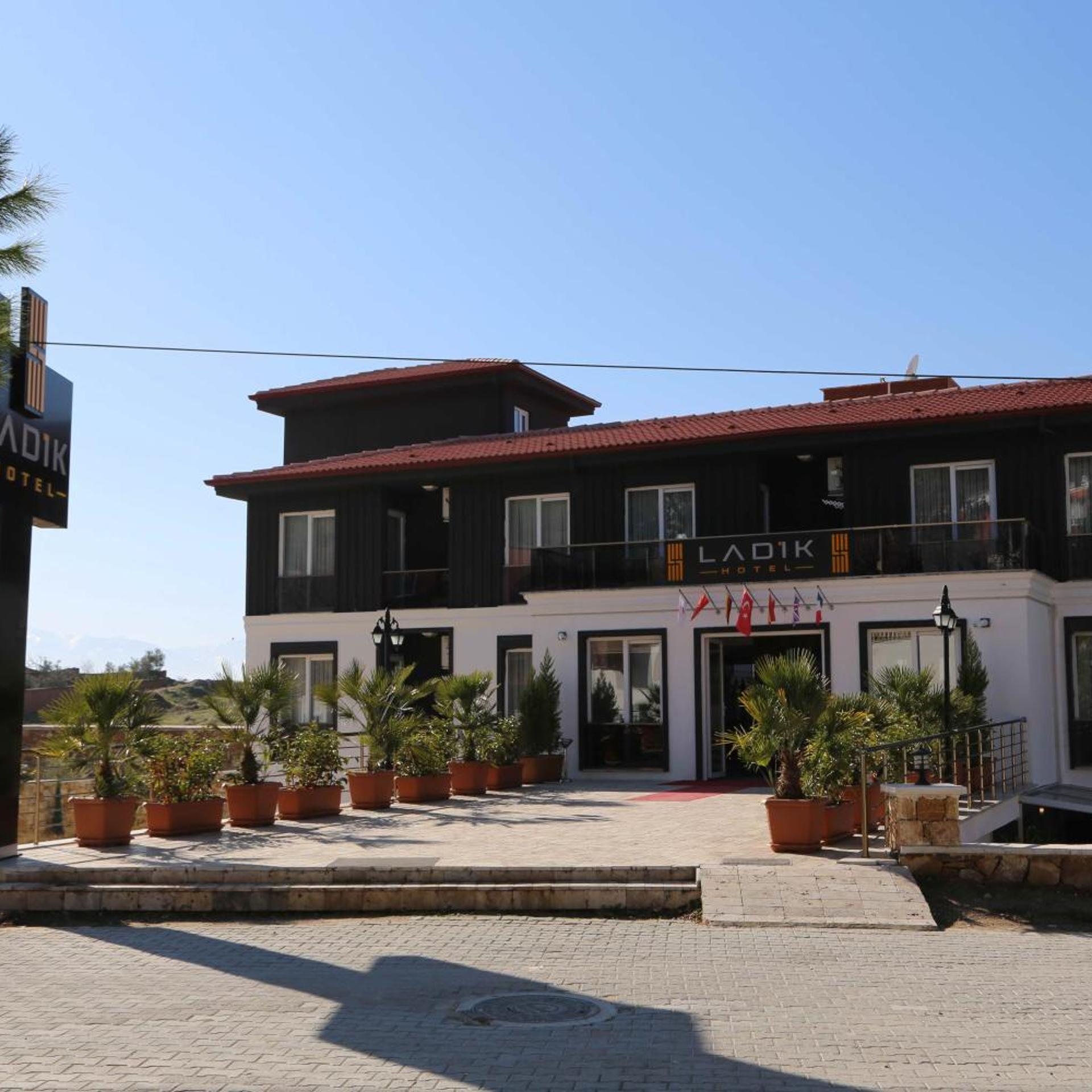 Ladik Hotel 4/50