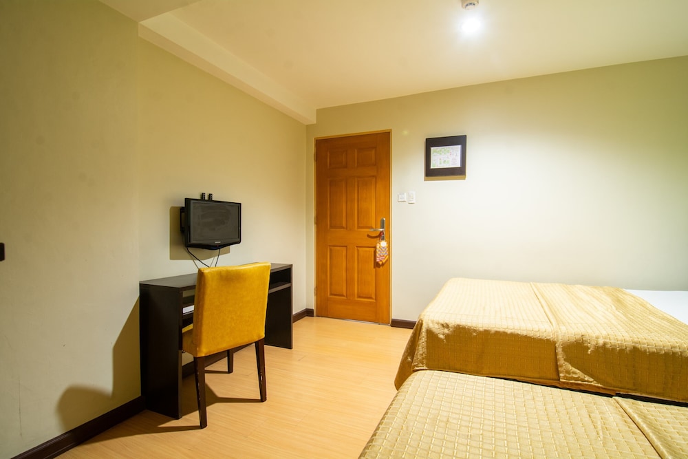 Festive Hotel Makati 30/60