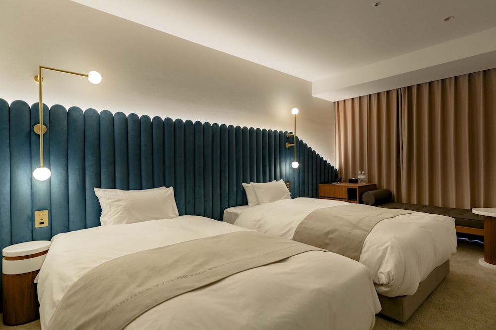 SUPERIOR, 2 BEDS, CITY VIEW