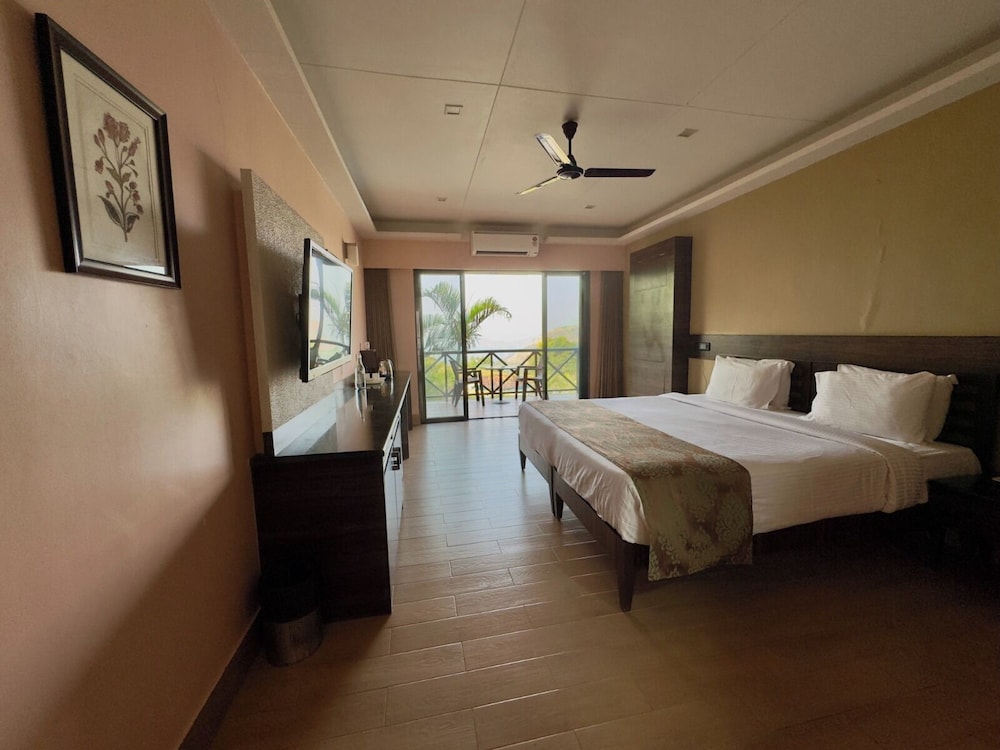 The Upper Deck Resort 5/50