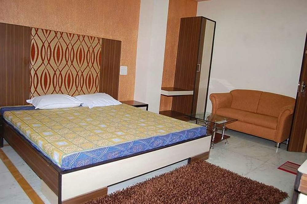 DELUXE, DOUBLE BED
