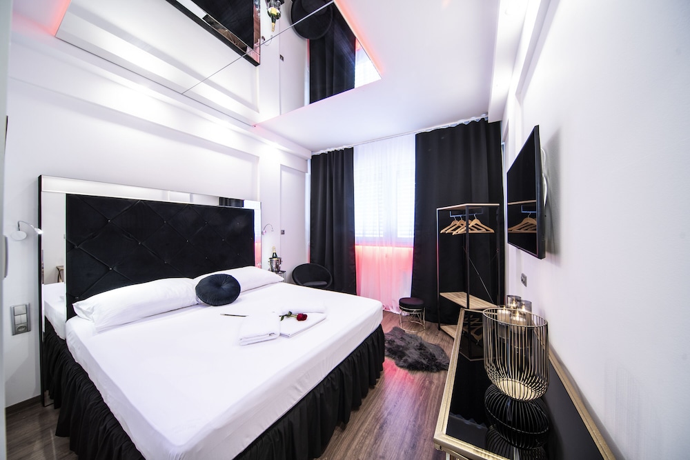 Hotel Aura Design & Garden Pool 13/67