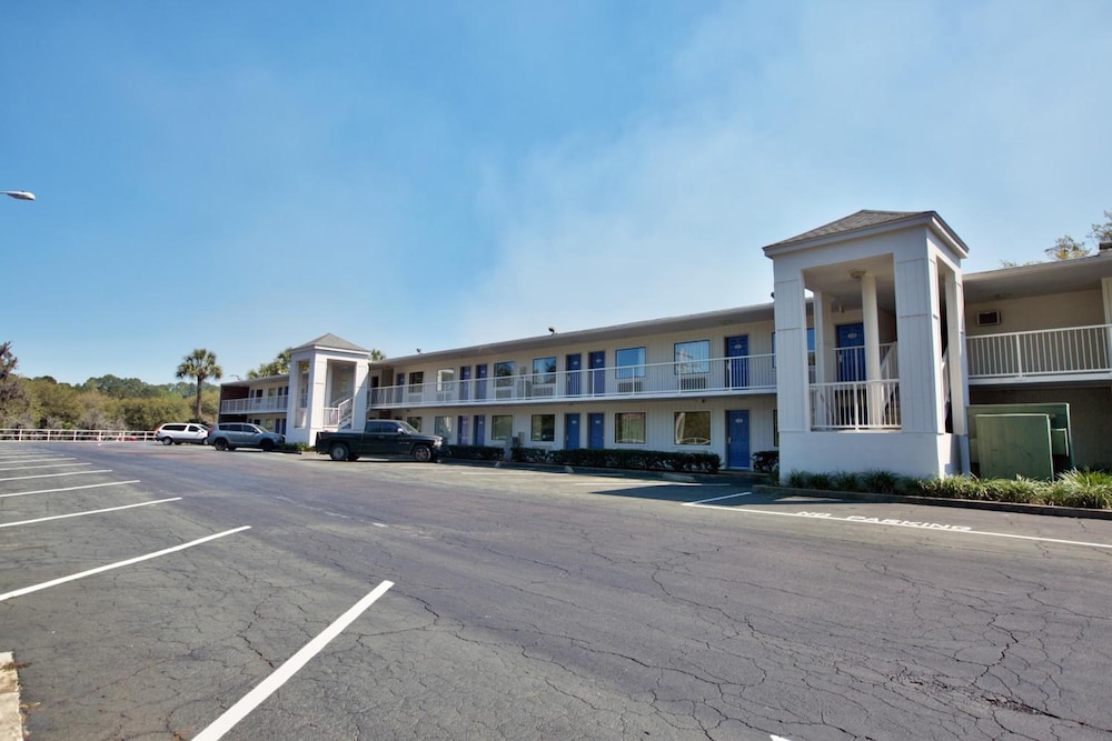 Motel6 Tallahassee, FL - Downtown 44/59