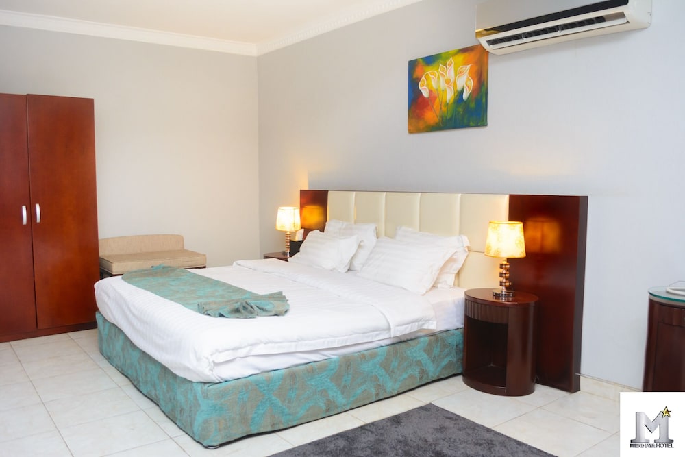 DELUXE, KING BED