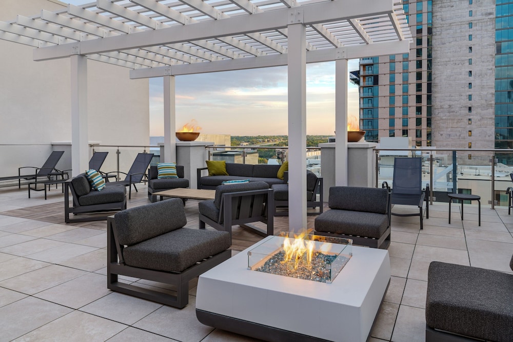 Fairfield by Marriott Inn & Suites Austin Downtown 30/50