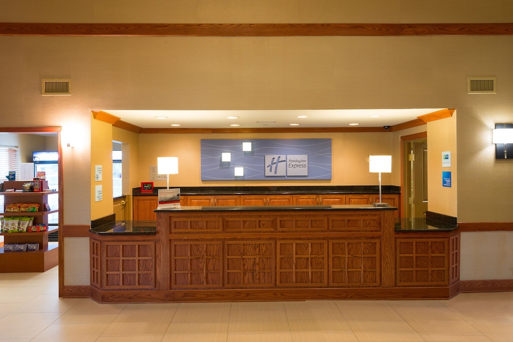 Holiday Inn Express Suites Chicago West Roselle 10/50