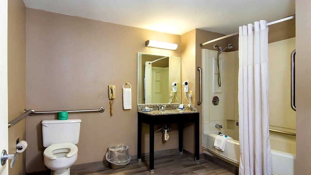 Rodeway Inn and Suites Monroeville Pittsburgh 30/42