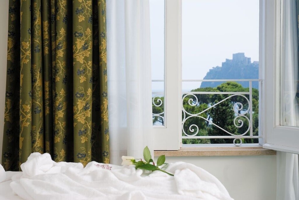 GRAND HOTEL IL MORESCO 34/72