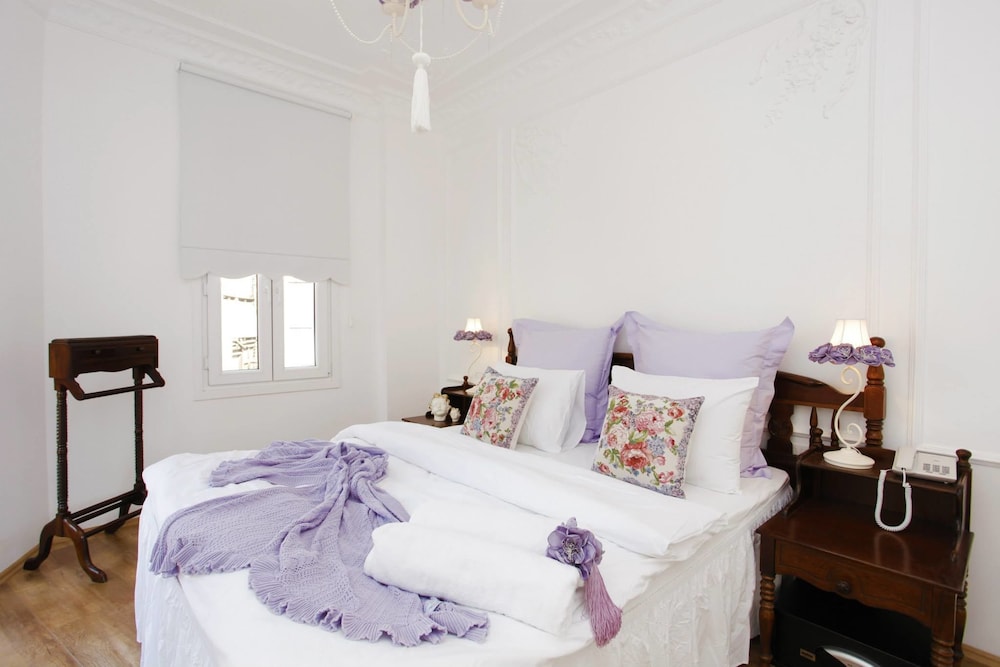 The White Swan Suites Beyoglu 12/74