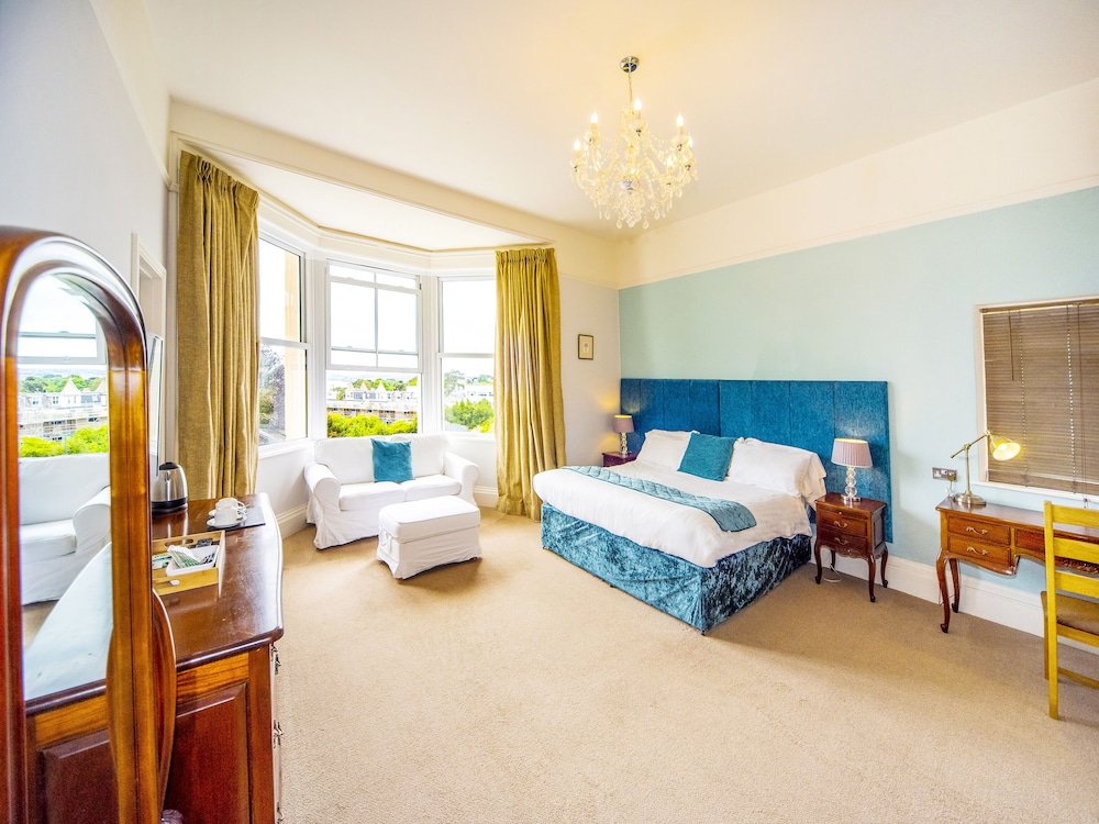 Crofton House Hotel 7/68