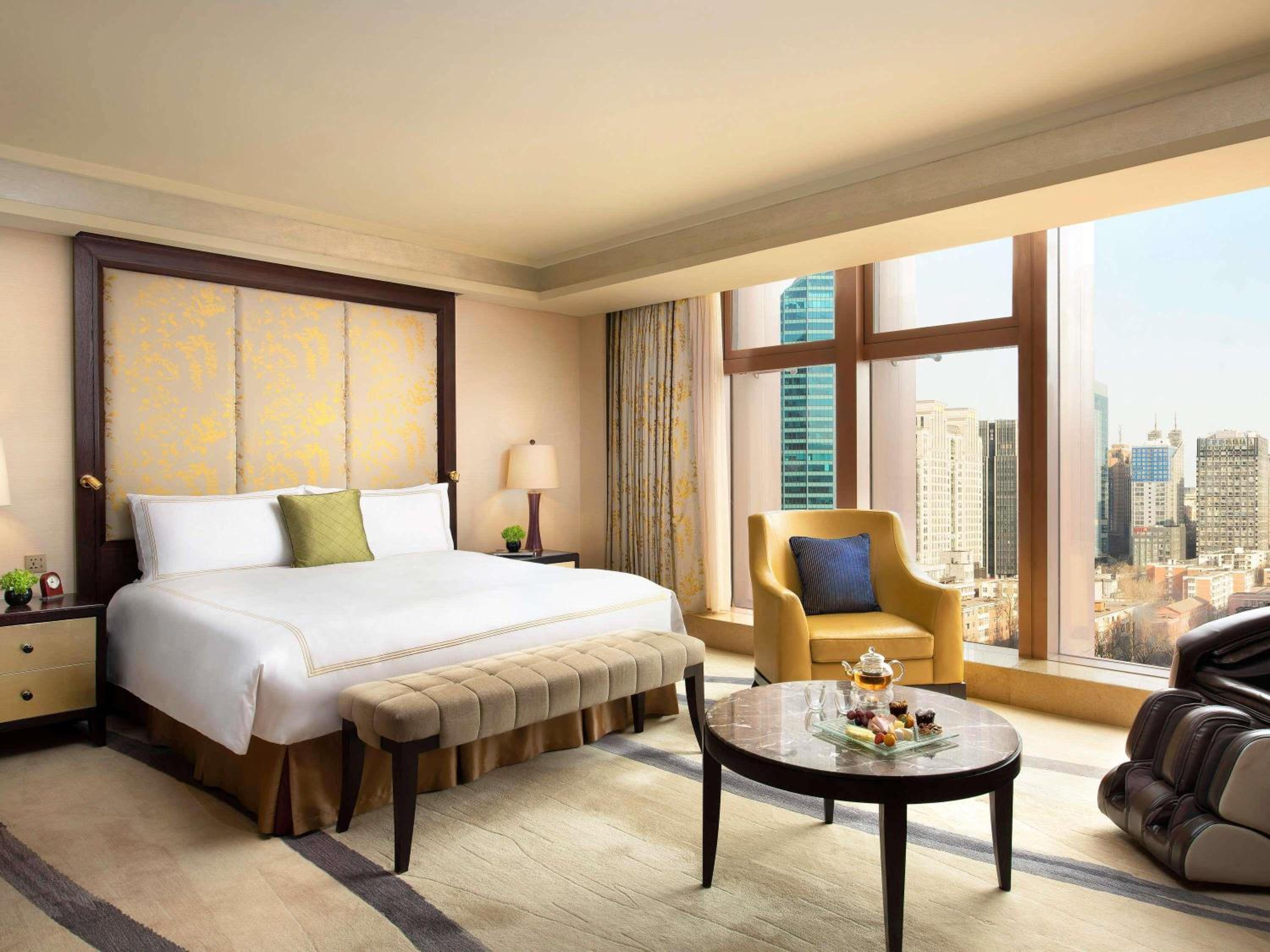 Fairmont Gold, Studio, Suite, King Bed