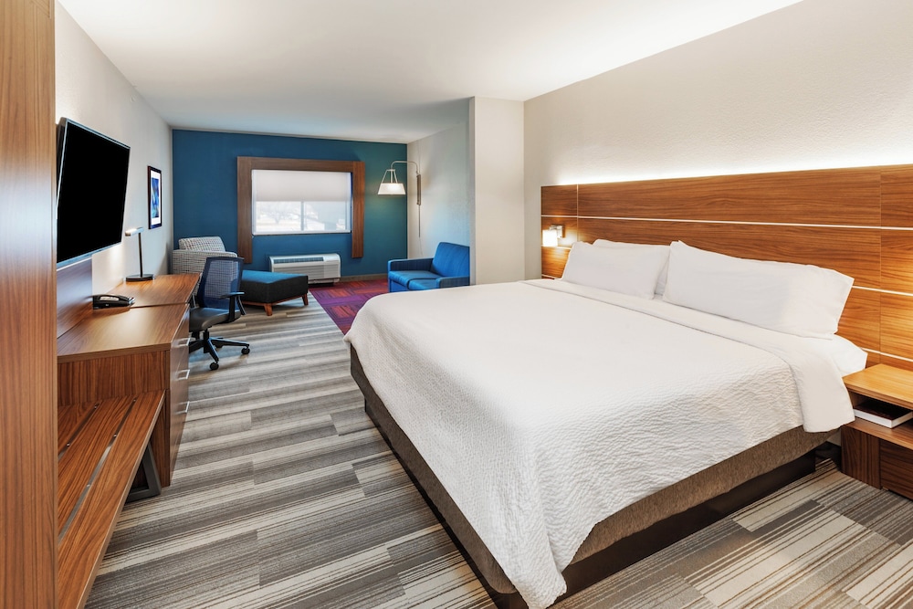 Suite, King Bed, Sofa