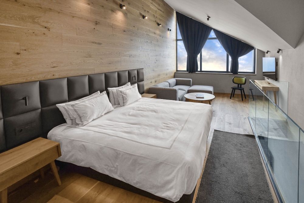 Signature, Swiss, Apartment, King Bed, Sofa