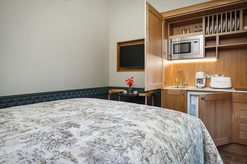 Bonnie Hotel 40/50