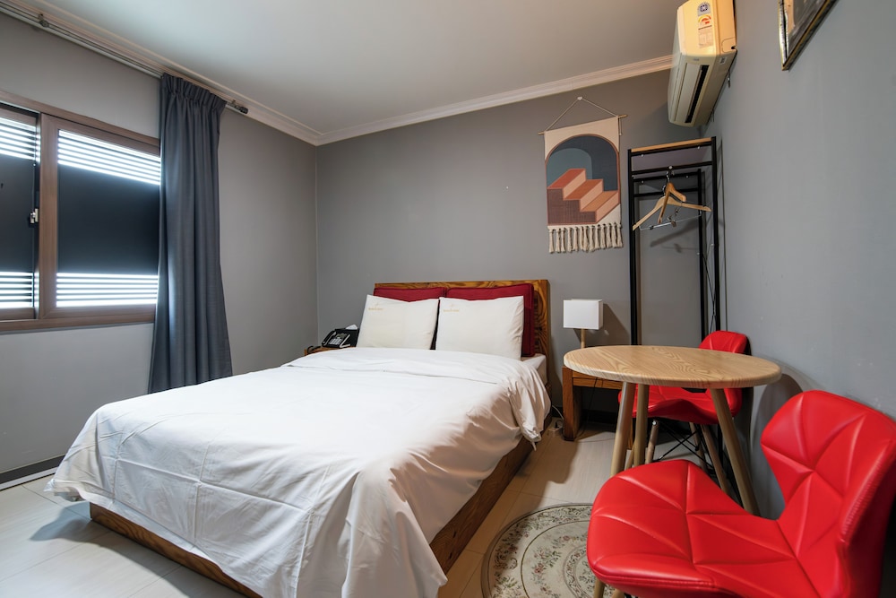 Gung Tourist Hotel 11/52