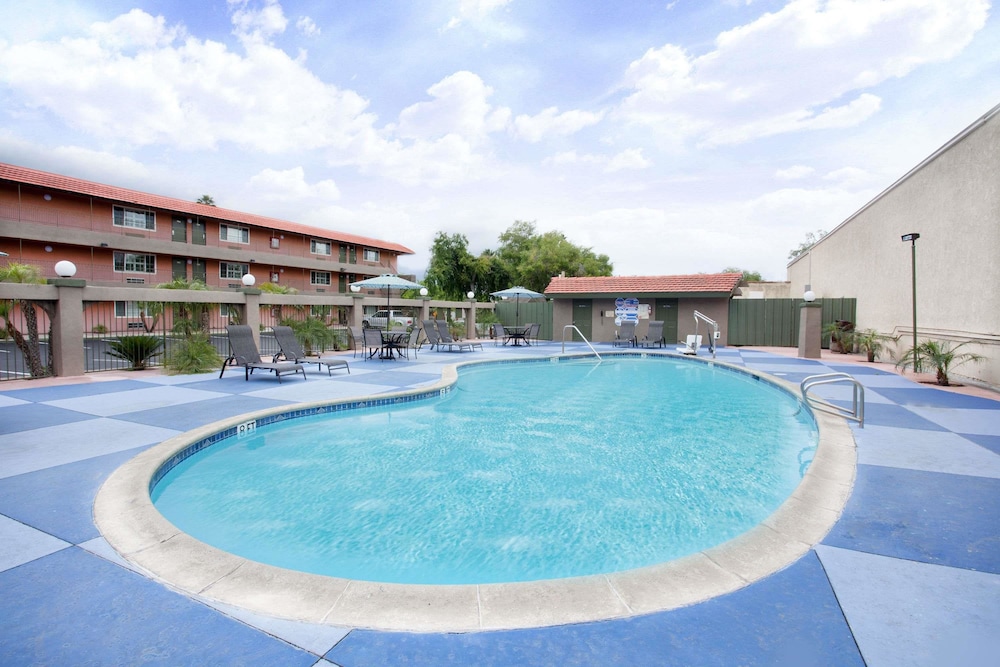 Motel6 Pasadena, CA – Old Town Pasadena Area image