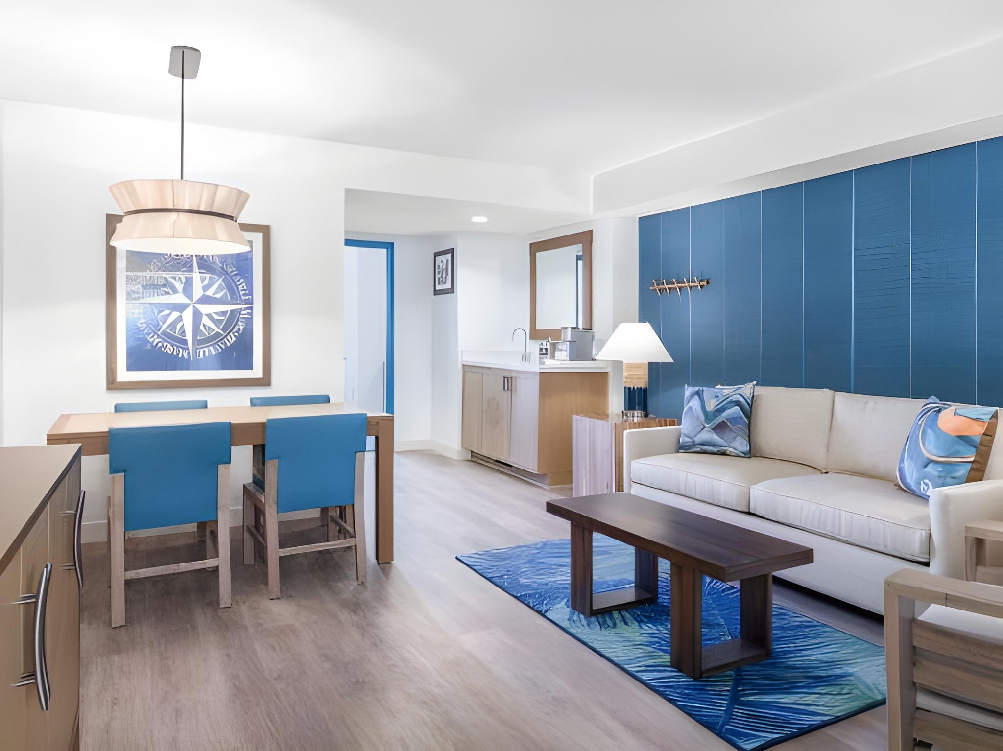 Premium, Suite, 2 Queen Beds, Partial Lake View