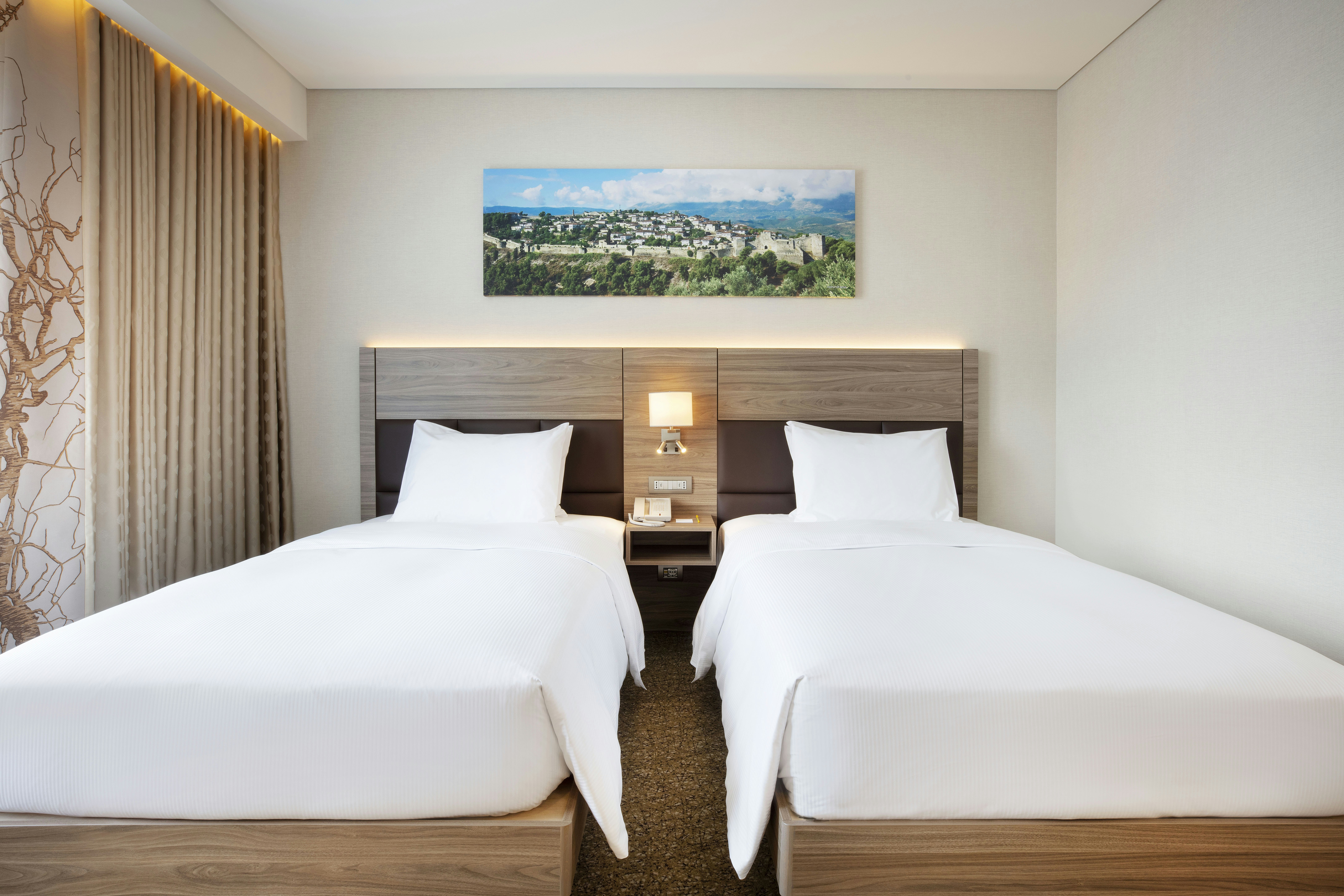 ROOM, TWIN BEDS