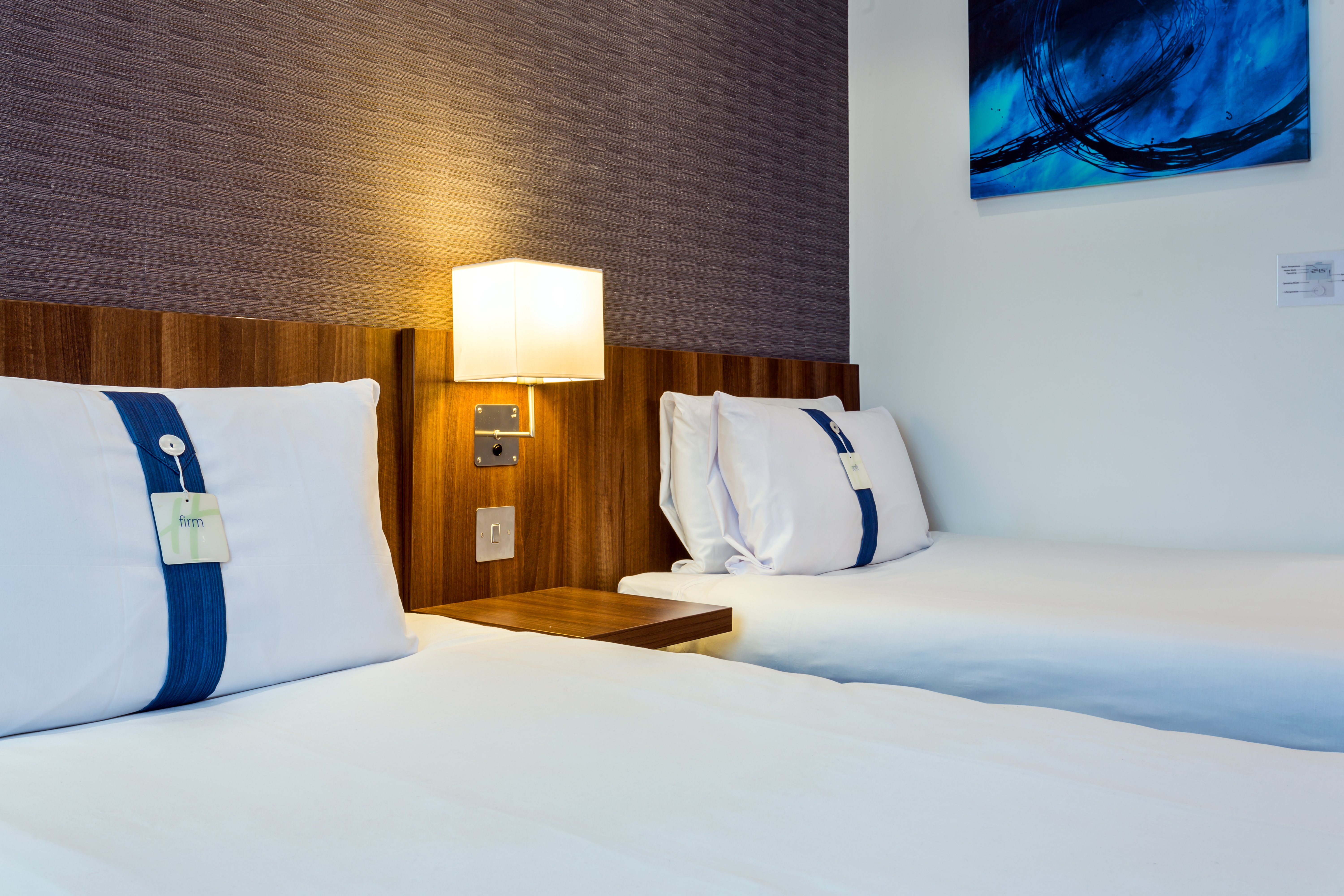 HOLIDAY INN EXPRESS HARLOW 40/74