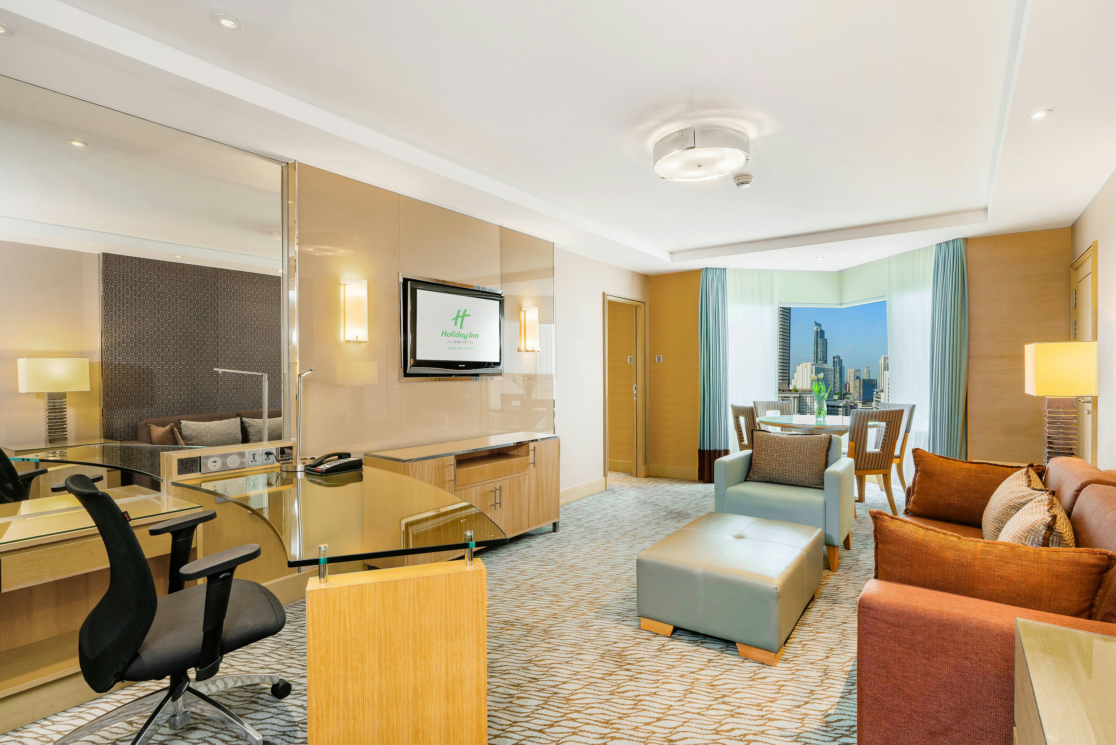 Holiday Inn Bangkok Silom 52/74