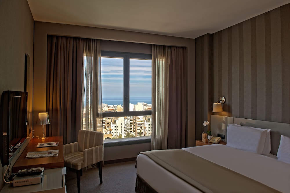PARKTOWER SUITES 17/50