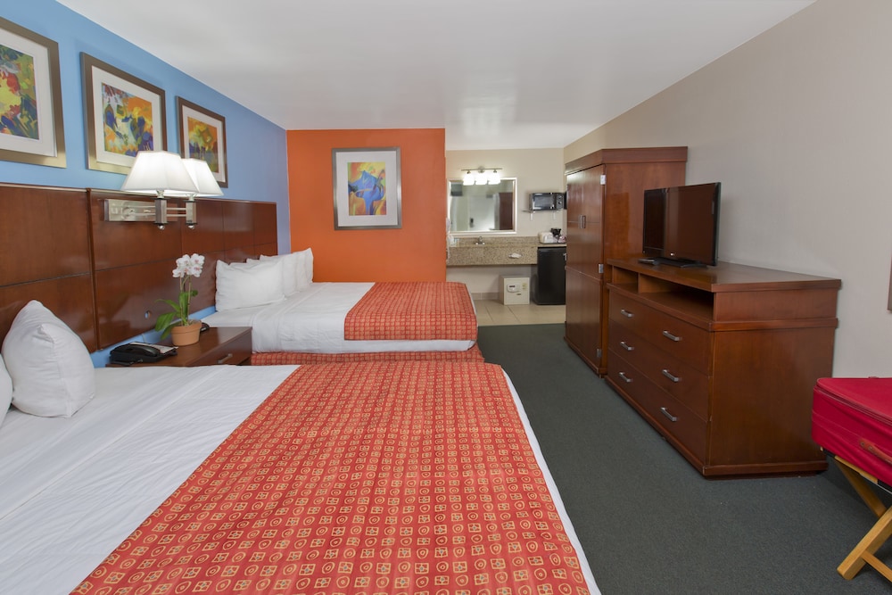 Ramada by Wyndham Hotel & Water Park 12/67