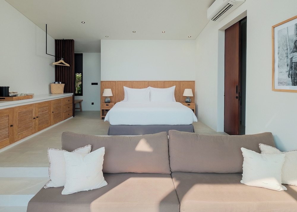 1 Bedroom, 2 Rooms, Villa, 2 King Beds, Plunge Pool, Near the Side