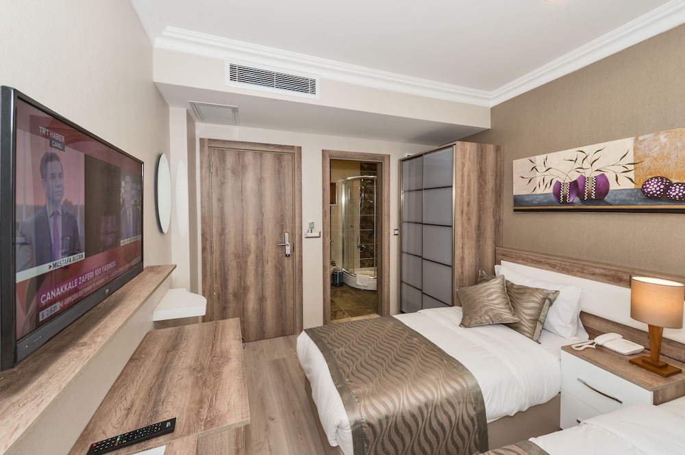 Alphonse Hotel 28/50