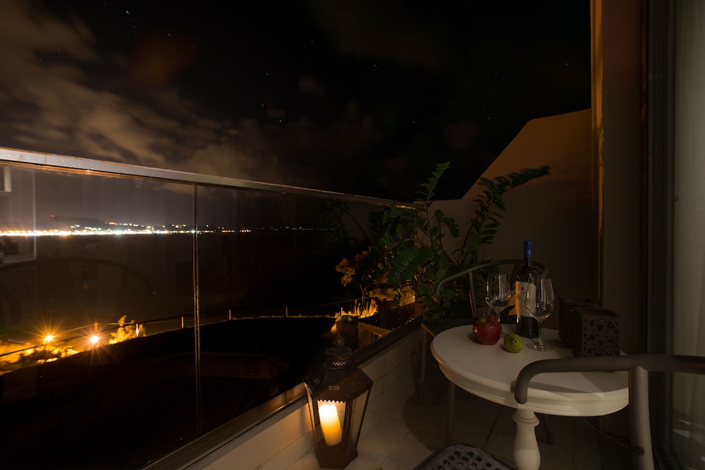 Ionian Hill Hotel 50/50