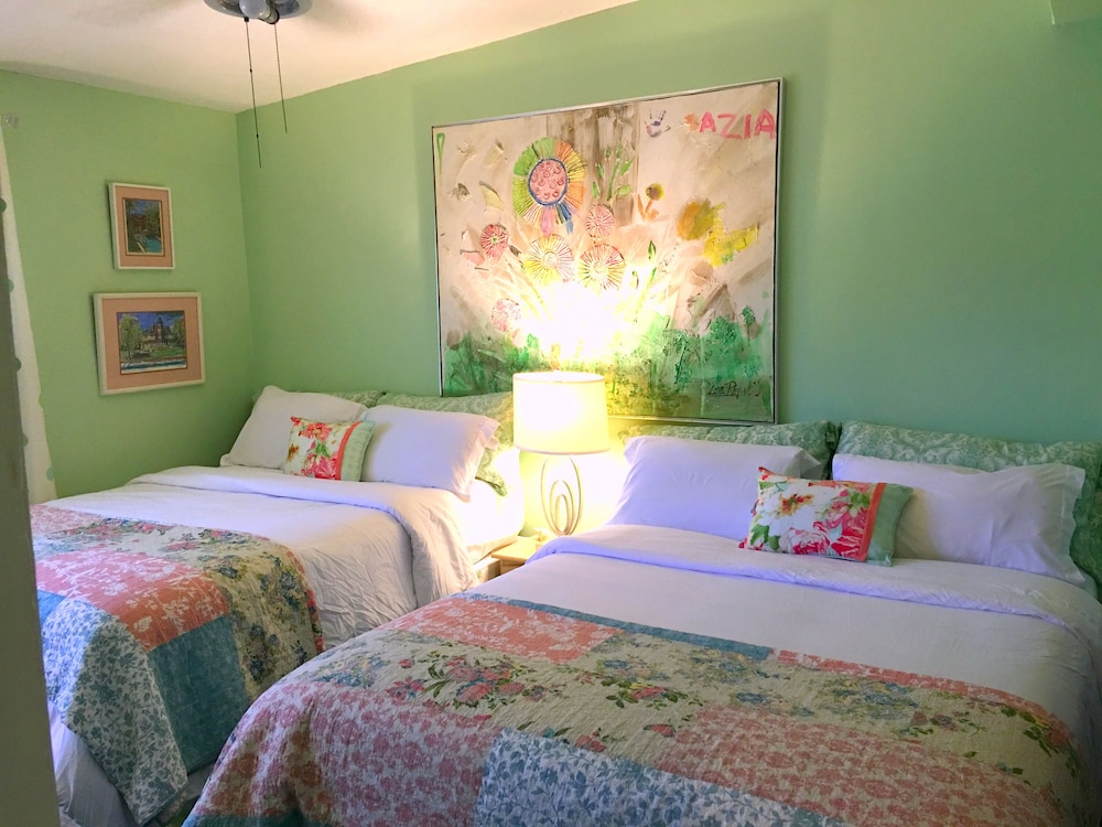 2 Bedrooms, Family, House, Bunk Bed, 3 Queen Beds, Beach Side, Kitchen