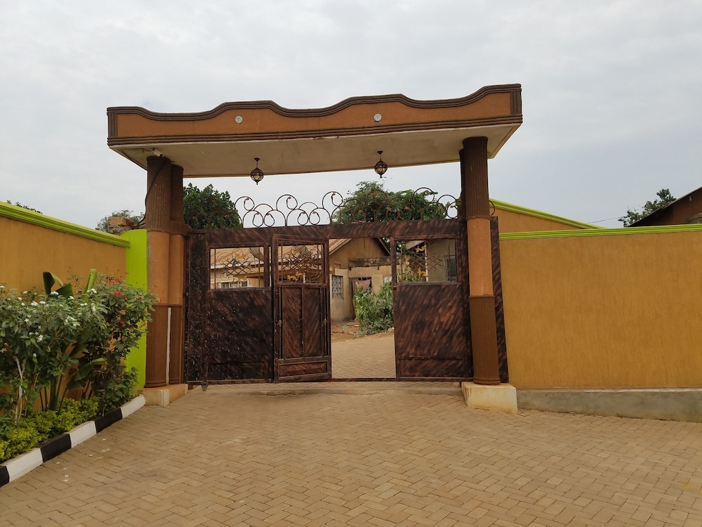 Sibyangu Standard Hotel 18/20